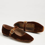 Sam Eedelman Michaela Mary Jane Flat